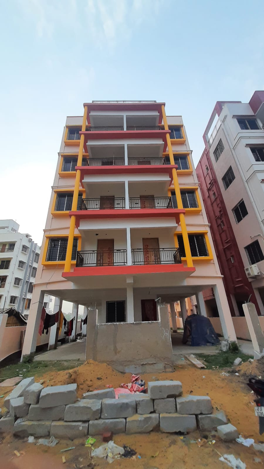 2BHK | 2 BATH | 1 CAR PARK || 998 SQ FT Near Akhankha More, Newtown